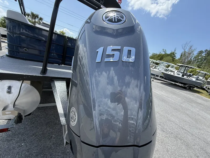 Slide: The Image of Veranda Vista View 22RC 2026 with 150 HP outboard motor. - 6