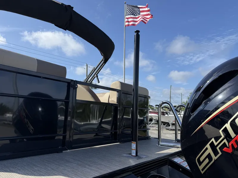 Slide: The Image of Veranda Relax Series 175HP-TRITOON 2026 - 2