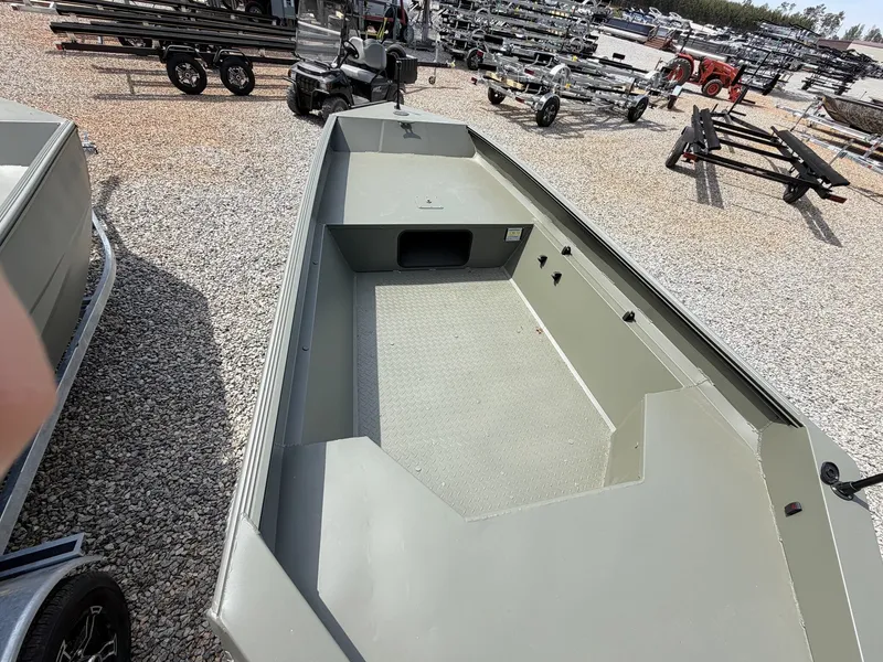 Slide: The Image of Edge Boats Sportsman 553DB 2026 - 4