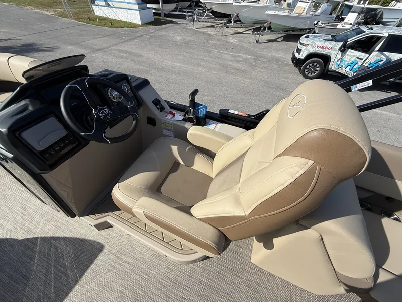 Slide: The Image of Veranda Relax Series 175HP-TRITOON 2026 - 11