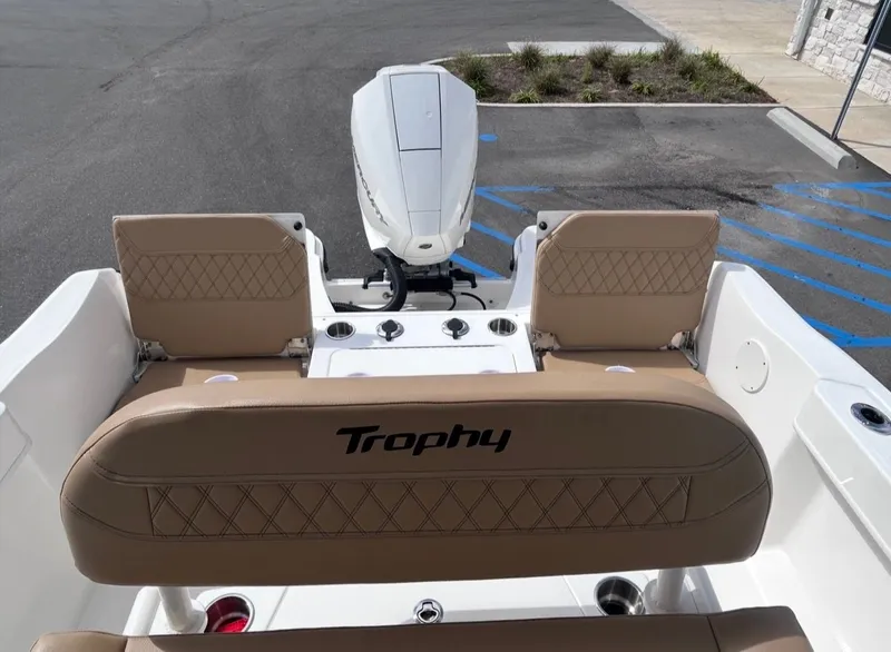 Slide: The Image of Bayliner Trophy 22CC 2026 - 14