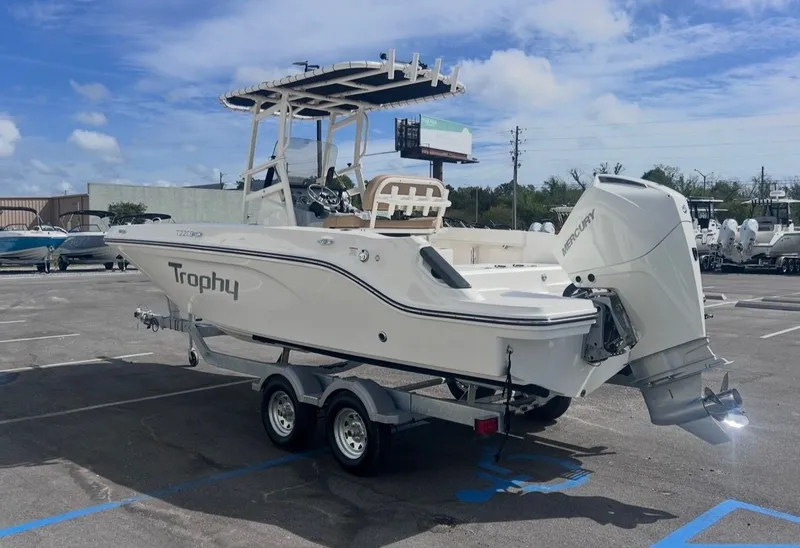 Slide: The Image of Bayliner Trophy 22CC 2026 - 6