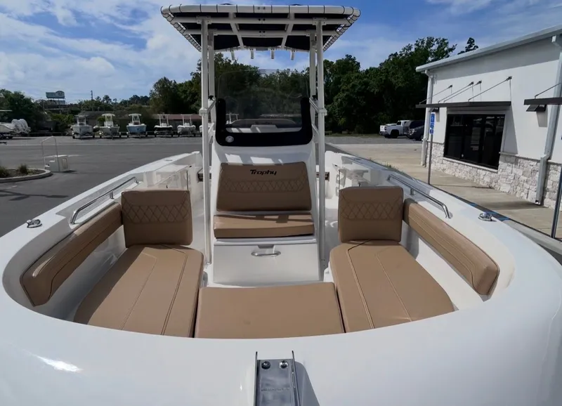 Slide: The Image of Bayliner Trophy 22CC 2026 - 9