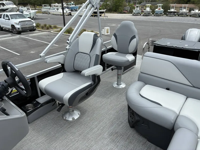 Slide: The Image of Avalon Venture Quad Fish - 19' 2026 - 12