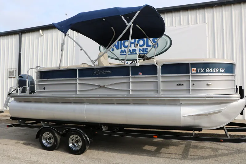 The Image of Berkshire 22E Cts Tri toon 2017 - undefined