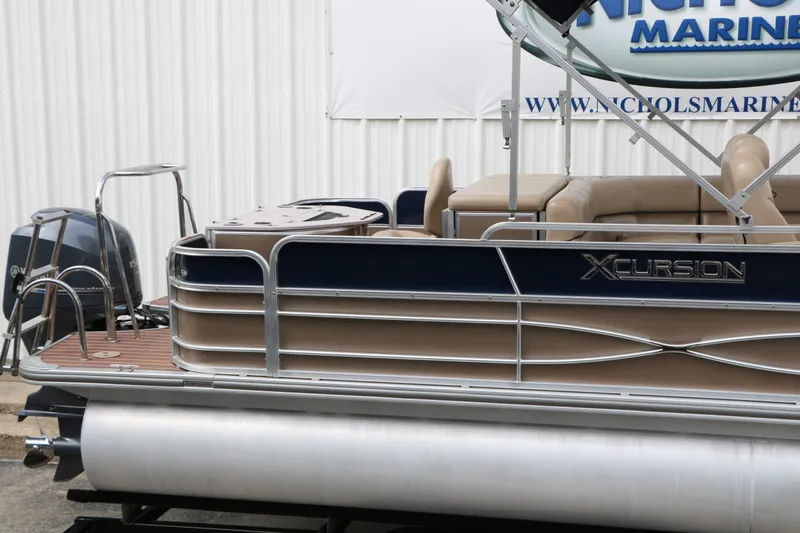 Slide: The Image of Xcursion X23F X3 Tri toon 2014 - 13