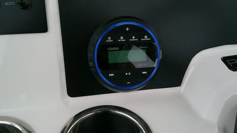 Slide: The Image of Robalo R200 Center Console 2026 - 12