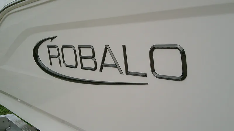 Slide: The Image of Robalo R200 Center Console 2026 - 4
