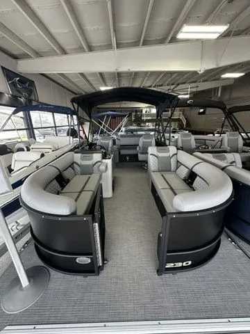 The Image of Crest Conquest 230 SLSC 2026 - 1