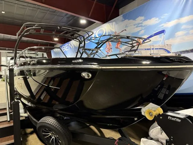 Slide: The Image of Yamaha 255XD 2026 - 2