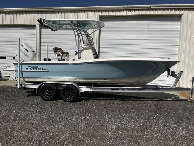 The Image of Pioneer 220 Bay Sport 2026 - 1