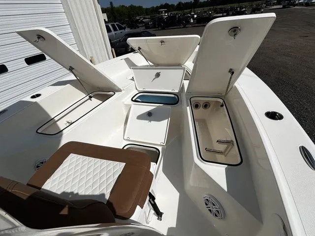 Slide: The Image of Pioneer 220 Bay Sport 2026 - 17