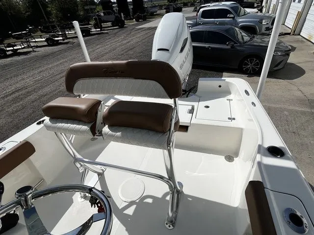 Slide: The Image of Pioneer 220 Bay Sport 2026 - 26