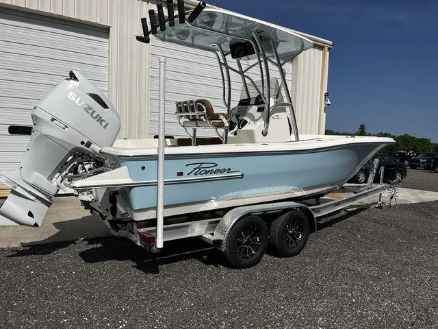 Slide: The Image of Pioneer 220 Bay Sport 2026 - 3