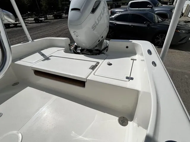 Slide: The Image of Pioneer 220 Bay Sport 2026 - 32