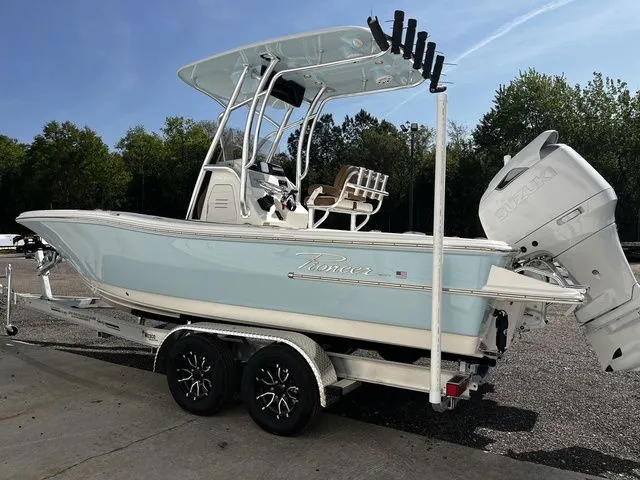 Slide: The Image of Pioneer 220 Bay Sport 2026 - 5