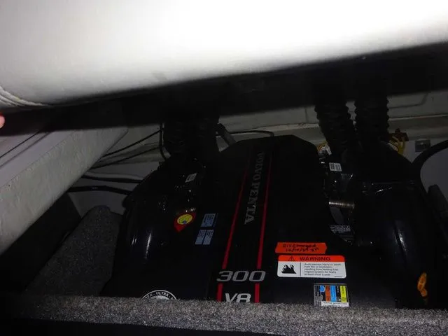 Slide: The Image of Four Winns H230 2015 - 10