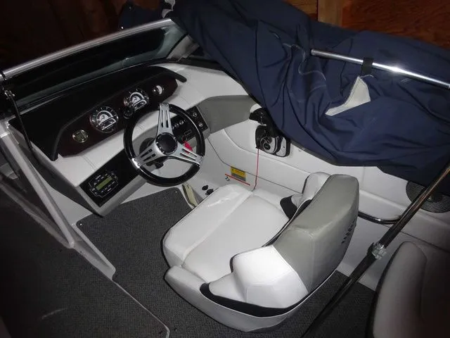 Slide: The Image of Four Winns H230 2015 - 4