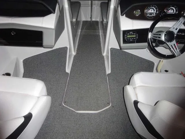 Slide: The Image of Four Winns H230 2015 - 6