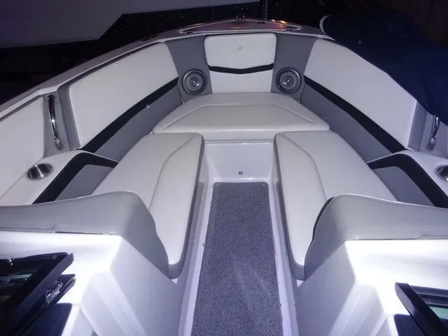 Slide: The Image of Four Winns H230 2015 - 7