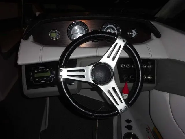 Slide: The Image of Four Winns H230 2015 - 9