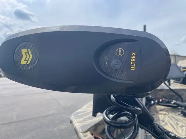 Slide: The Image of Lowe Roughneck 1860 Tunnel Jet 2023 - 3