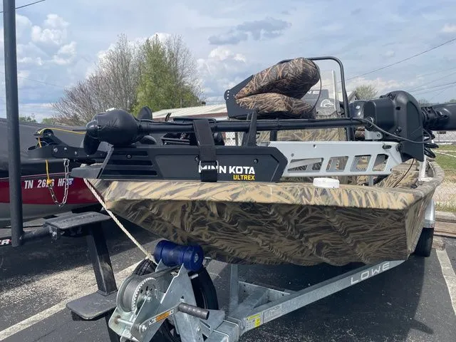 Slide: The Image of Lowe Roughneck 1860 Tunnel Jet 2023 - 4