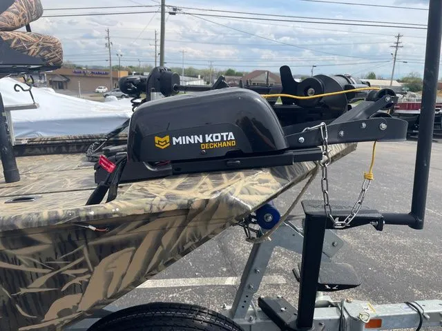 Slide: The Image of Lowe Roughneck 1860 Tunnel Jet 2023 - 5