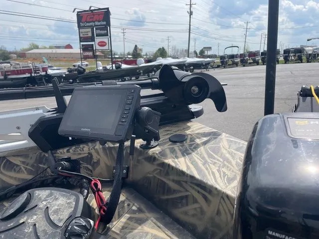 Slide: The Image of Lowe Roughneck 1860 Tunnel Jet 2023 - 6