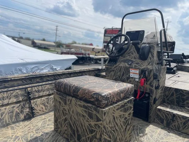 Slide: The Image of Lowe Roughneck 1860 Tunnel Jet 2023 - 7