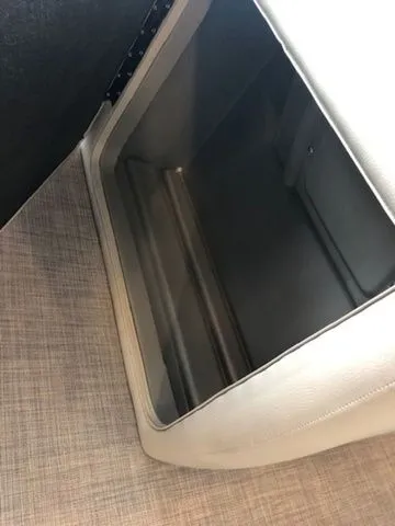 Slide: The Image of Sun Tracker PB 22RF XP3 2025 - 19