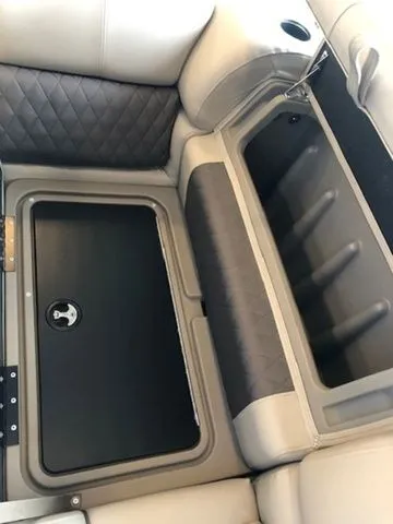 Slide: The Image of Sun Tracker PB 22RF XP3 2025 - 22