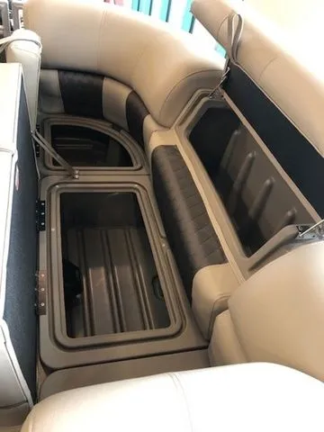 Slide: The Image of Sun Tracker PB 22RF XP3 2025 - 50