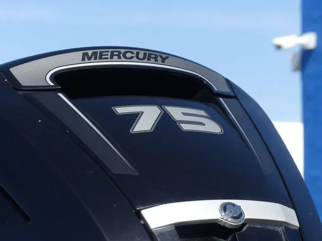 Slide: The Image of Tracker Pro Team 175 TF 2015 - 11