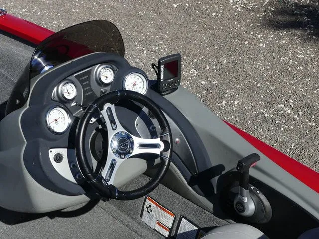 Slide: The Image of Tracker Pro Team 175 TF 2015 - 16