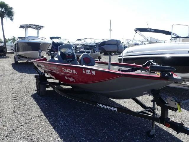 Slide: The Image of Tracker Pro Team 175 TF 2015 - 3