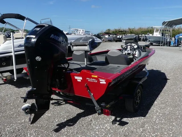 Slide: The Image of Tracker Pro Team 175 TF 2015 - 4