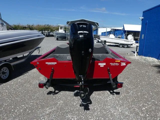 Slide: The Image of Tracker Pro Team 175 TF 2015 - 5