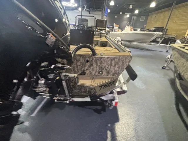 Slide: The Image of Thor 1900 Lake Hammer Center Console Elite 2026 - 11