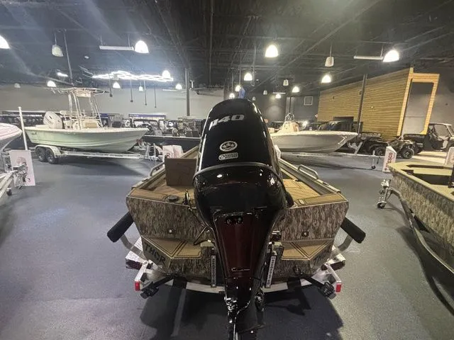 Slide: The Image of Thor 1900 Lake Hammer Center Console Elite 2026 - 12