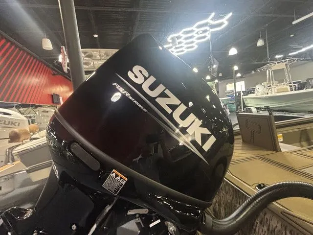 Slide: The Image of Thor 1900 Lake Hammer Center Console Elite 2026 - 13