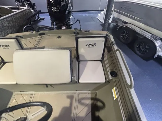 Slide: The Image of Thor 1900 Lake Hammer Center Console Elite 2026 - 16