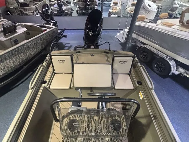 Slide: The Image of Thor 1900 Lake Hammer Center Console Elite 2026 - 17