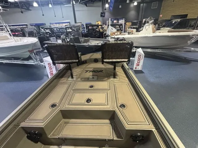 Slide: The Image of Thor 1900 Lake Hammer Center Console Elite 2026 - 18