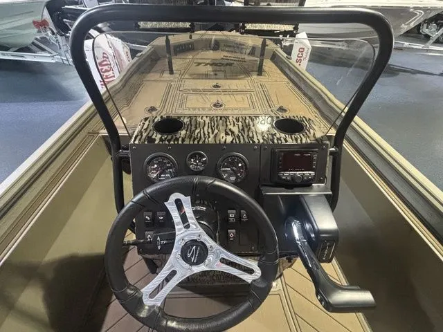 Slide: The Image of Thor 1900 Lake Hammer Center Console Elite 2026 - 20