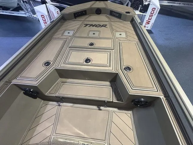 Slide: The Image of Thor 1900 Lake Hammer Center Console Elite 2026 - 26