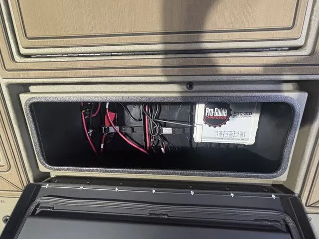 Slide: The Image of Thor 1900 Lake Hammer Center Console Elite 2026 - 27