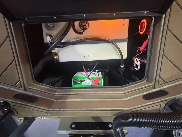 Slide: The Image of Thor 1900 Lake Hammer Center Console Elite 2026 - 31