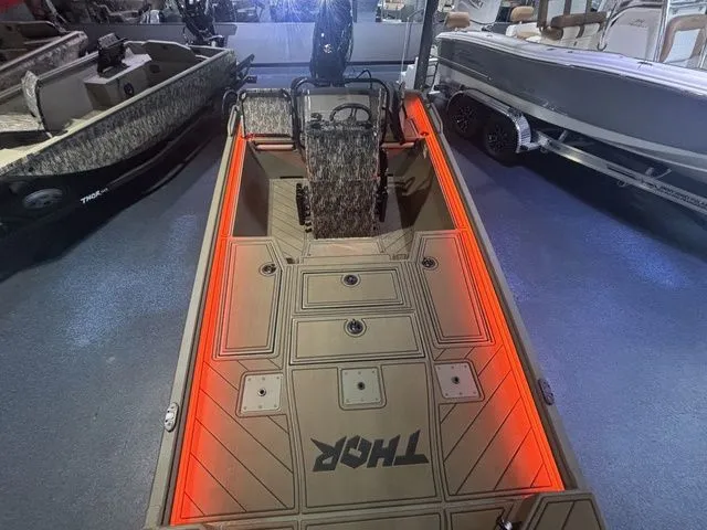 Slide: The Image of Thor 1900 Lake Hammer Center Console Elite 2026 - 33