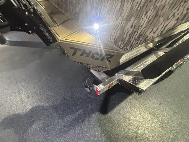 Slide: The Image of Thor 1900 Lake Hammer Center Console Elite 2026 - 35